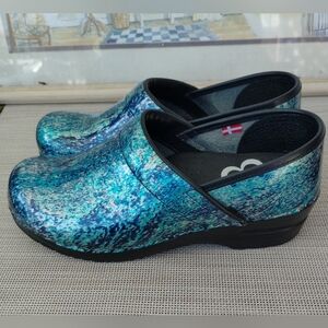 Sanita Blue Multi-Color Patent Leather Danish-Made Clogs. Size EU37/US Size 6.